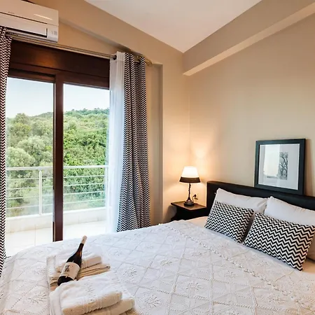 Villa Armonia By The Sea - Majestic Seaside Retreat Petalidi